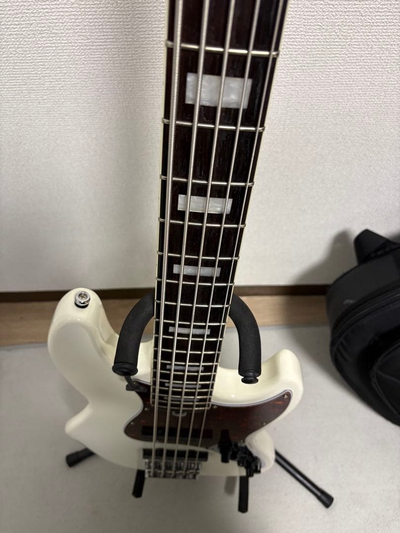Marcus Miller Sire V7 5弦　Antique White
