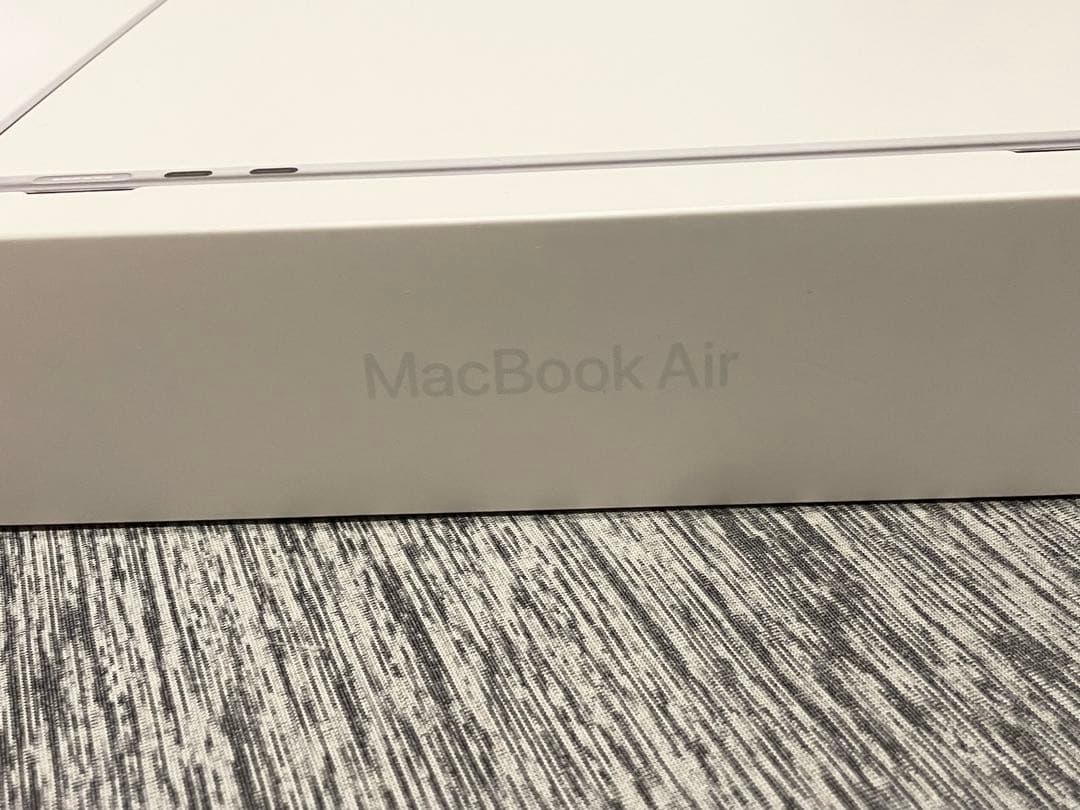 Apple MacBook Air シルバー 【本体 充電器付き】