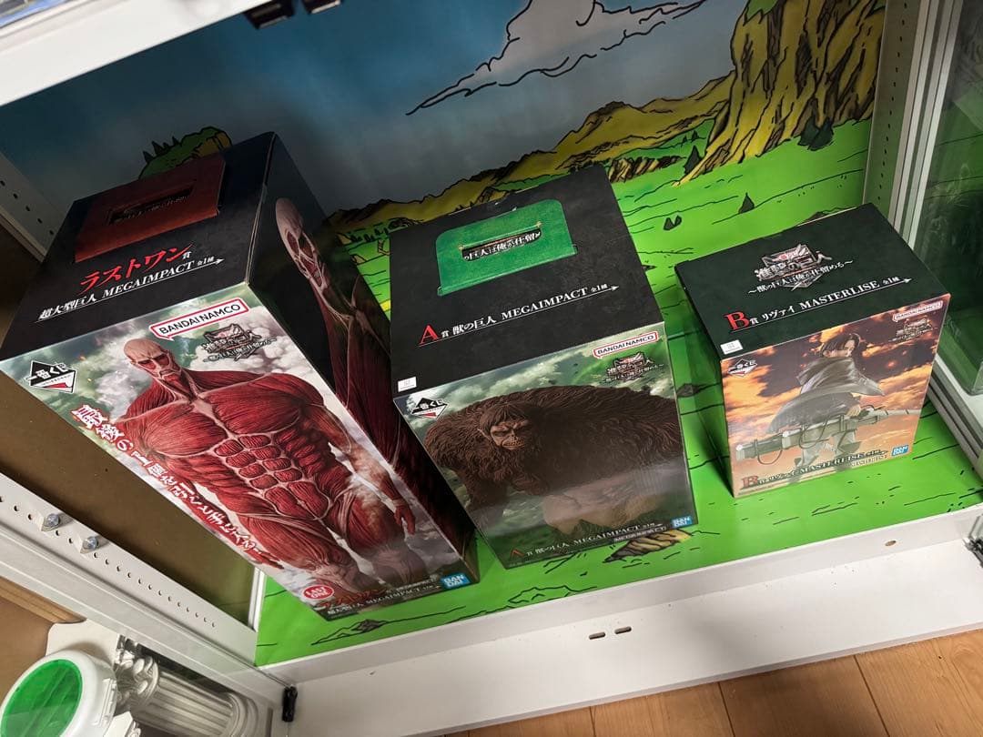 ✨進撃の巨人　一番くじ　超大型巨人・獣の巨人・リヴァイフィギュアセット【新品】✨