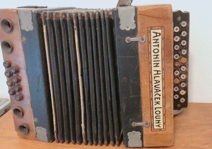 貴重 Antonin hlavacek louny アコーディオン 証書付