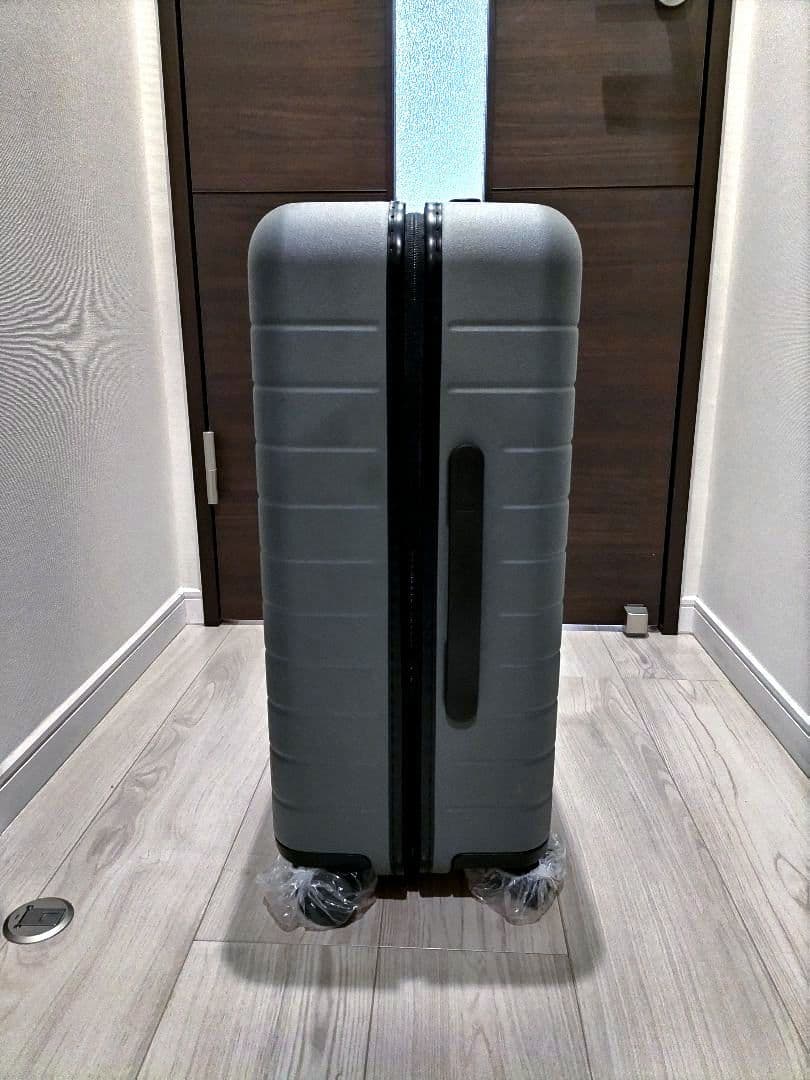 AWAY キャリーケース　スチールグレー