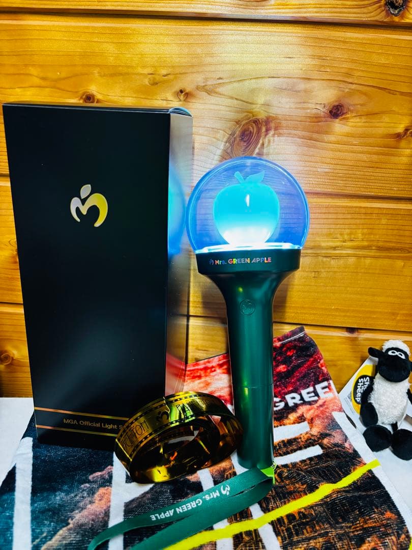 GREEN APPLE ペンライト　金テープ付き