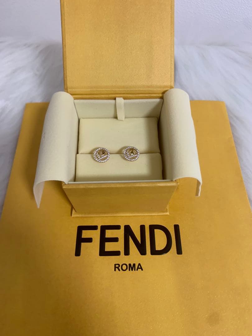 美品！FENDI ピアス