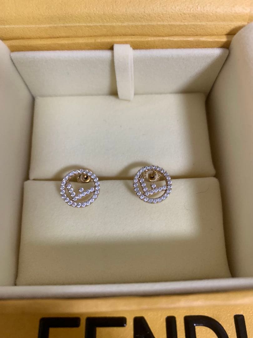 美品！FENDI ピアス