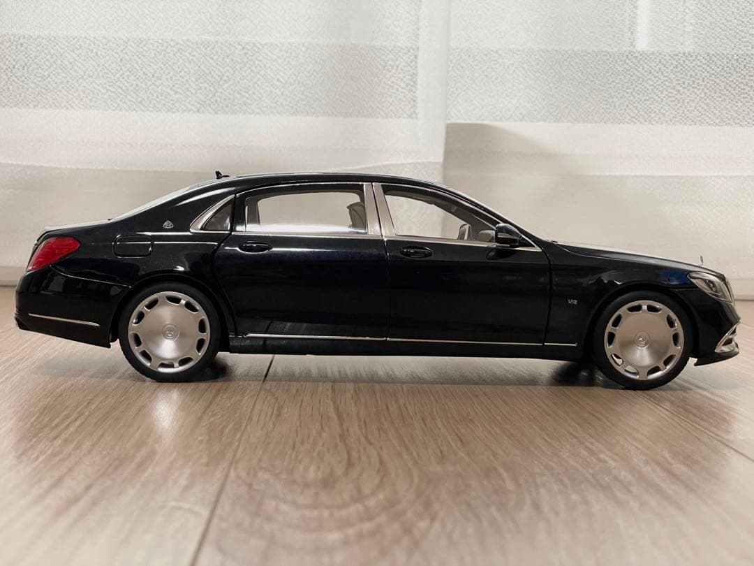 メルセデス マイバッハ S650 1/18 黒メタリック