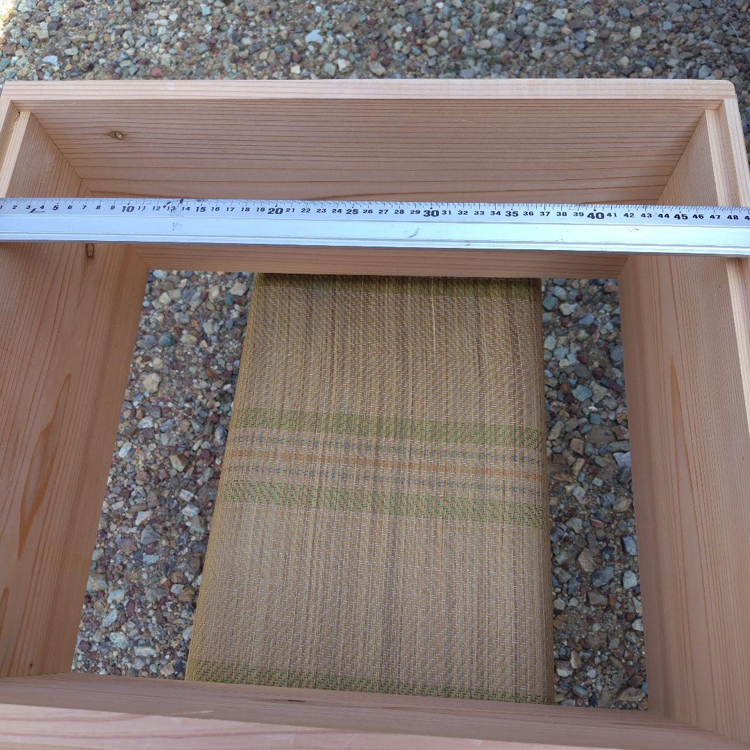 西洋蜜蜂の巣箱、杉板材使用 （10枚かけ）二段使用 縦54㎝✕横45✕高60です