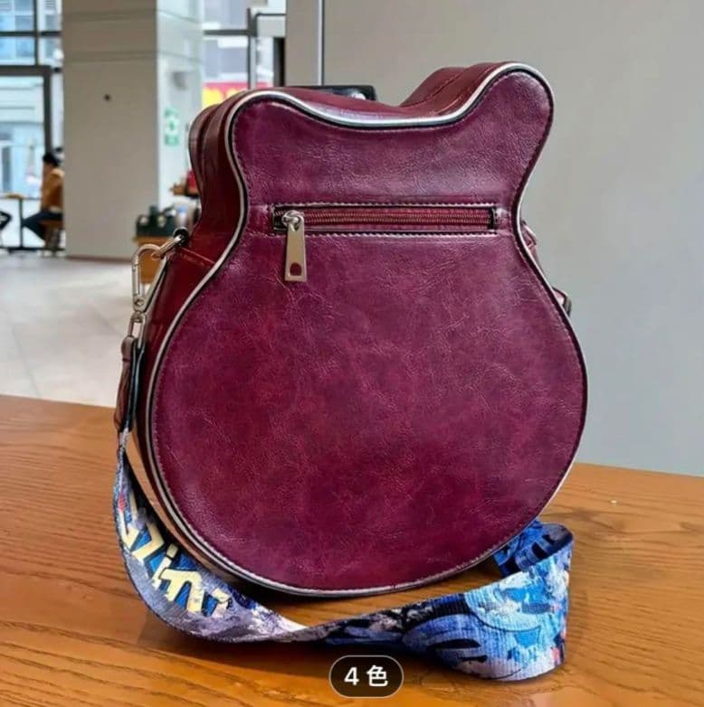 クィーン　ブライアンメイ　レッドスペシャル型バッグ　新品未使用　ショルダーバッグ