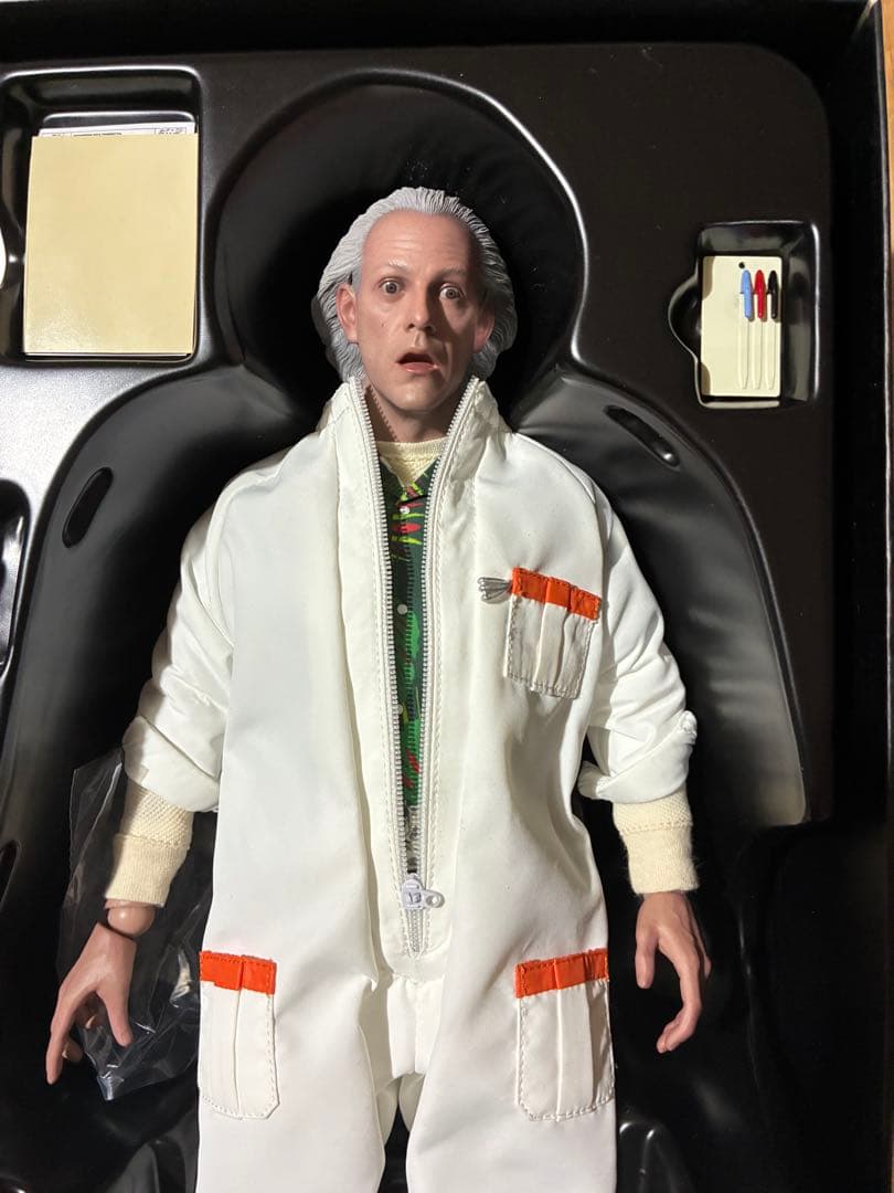 バック・トゥ・ザ・フューチャー ドク・ブラウン 1/6フィギュア　MMS609