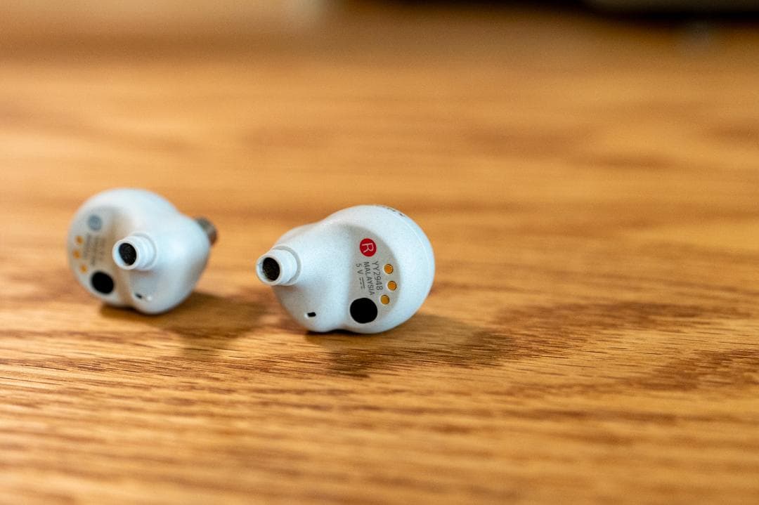 WF-1000XM4 プラチナシルバー 【イヤーピース M or L のみ】