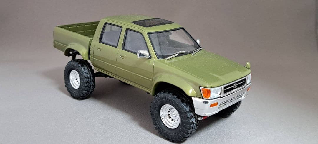 プラモデル完成品　ハイラックスダブルキャブ