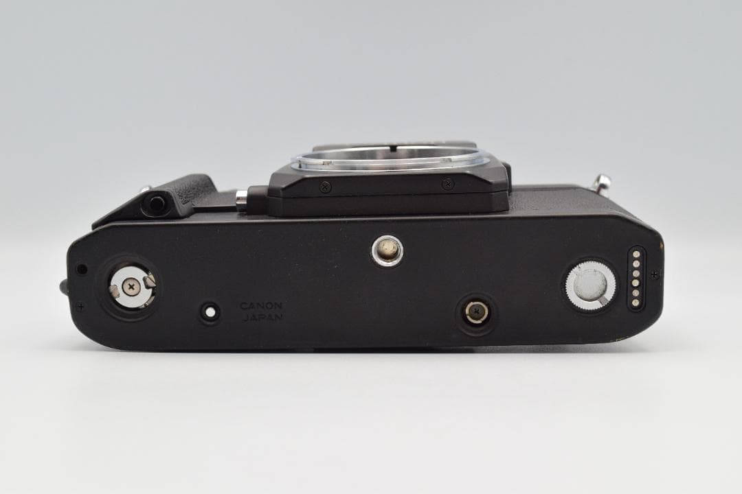 Canon New F-1 ボディ（フィルム一眼レフカメラ）#CB001