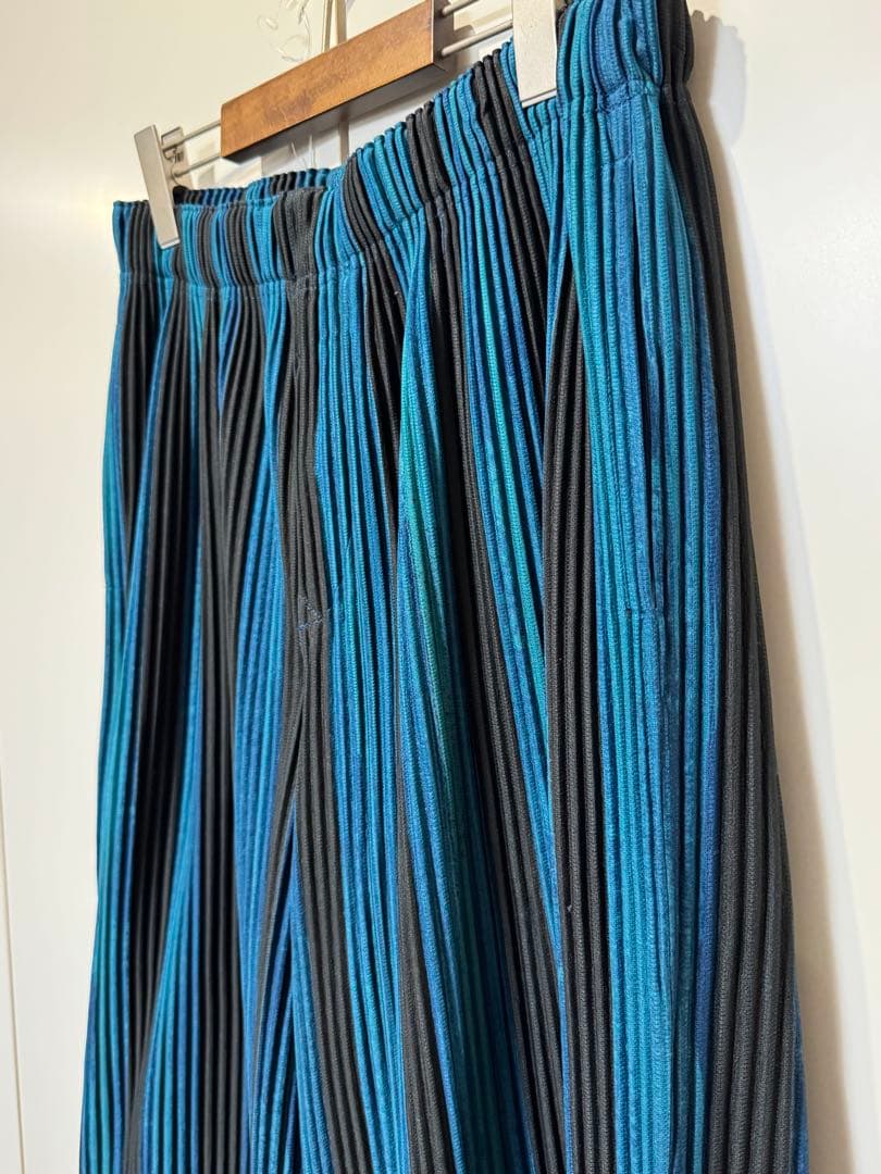 【ISSEY MIYAKE】青と黒のストライプ サルエルパンツ