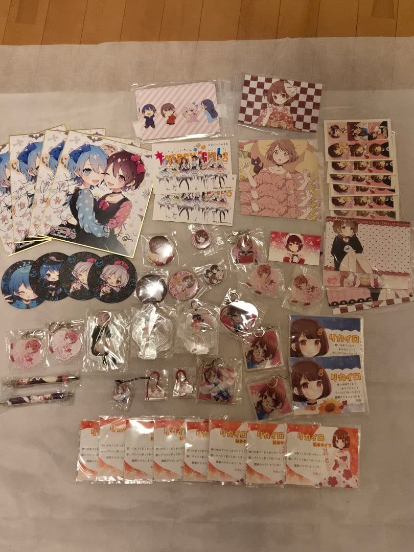 利香　莉歌　缶バッジ約500個、他グッズ多数