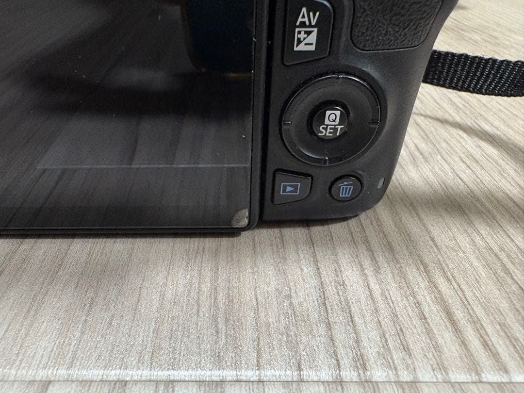 Canon EOS Kiss10 デジタル一眼レフカメラ 本体とレンズ付き