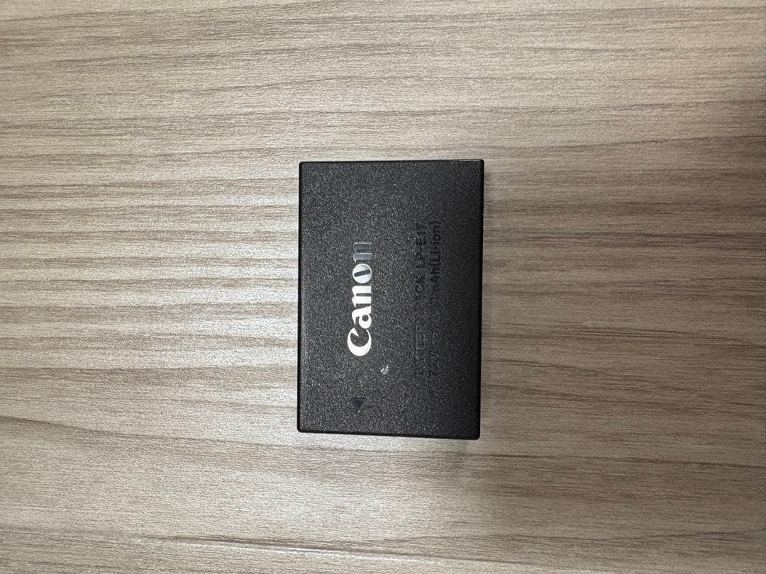 Canon EOS Kiss10 デジタル一眼レフカメラ 本体とレンズ付き