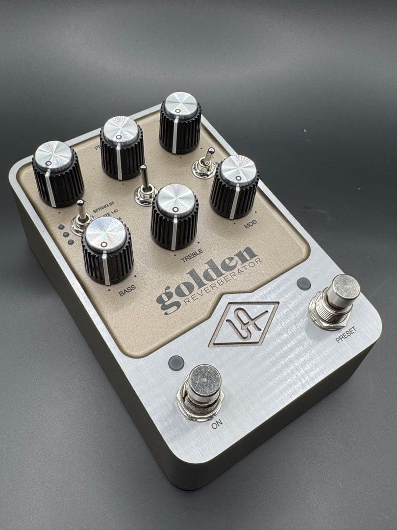 UAFX Golden Reverberator エフェクター