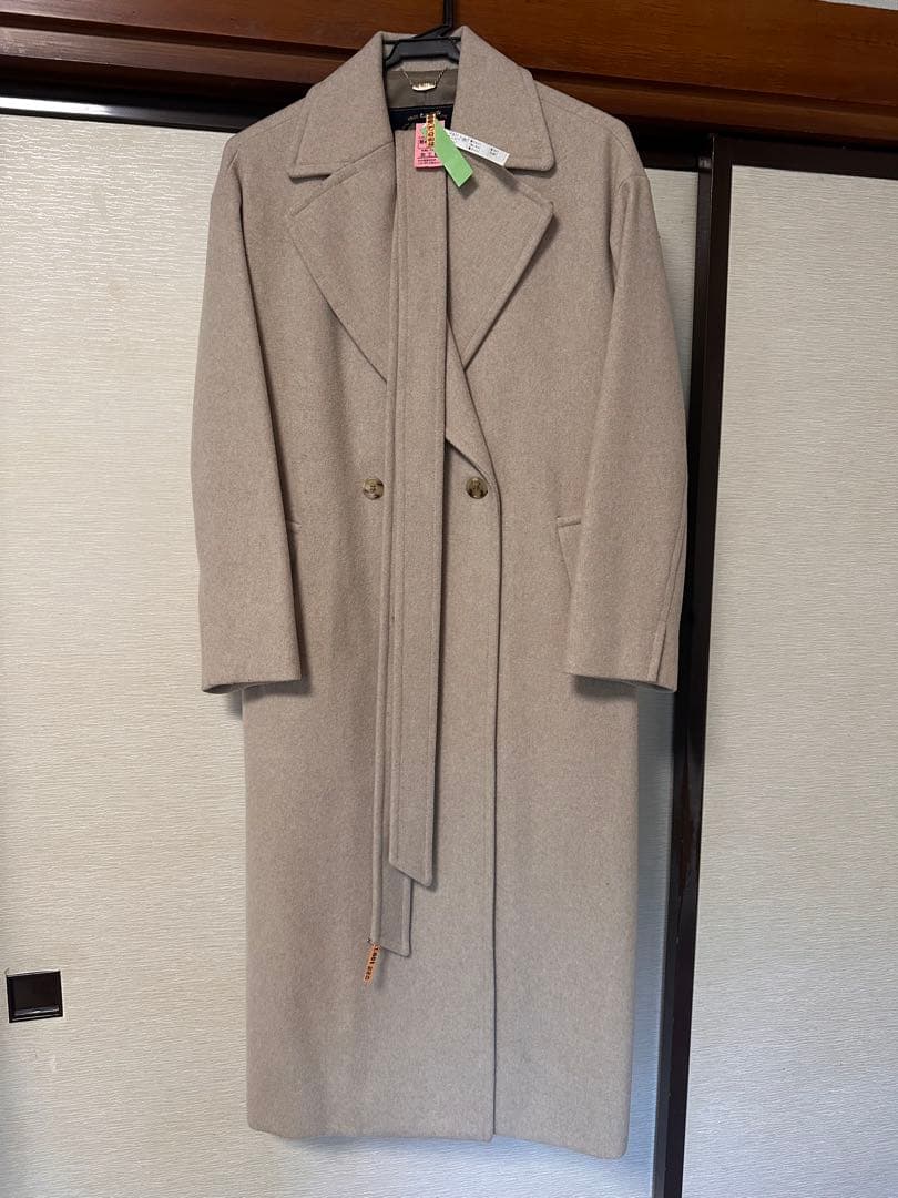 ベージュ ダブルブレスト ロングコート