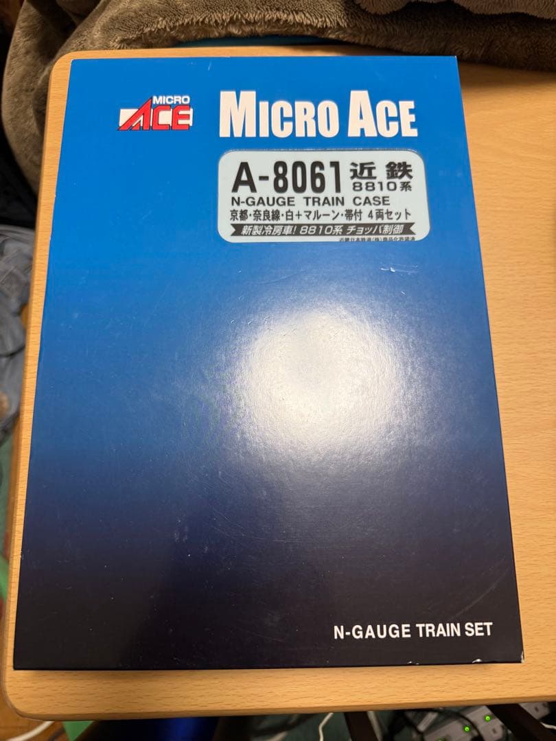 近鉄8810系・京都・奈良線・白＋マールン・帯付