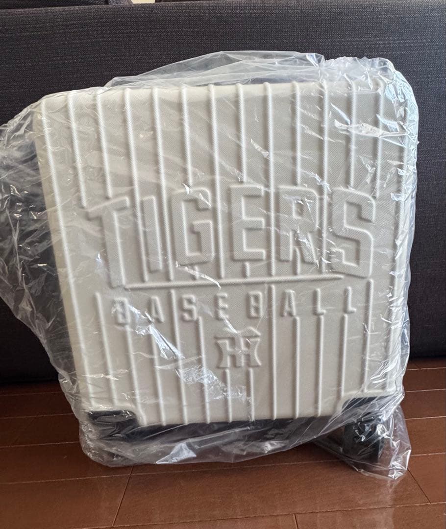 阪神タイガース　2024ダイヤモンドプラス特典　軽量スーツケース