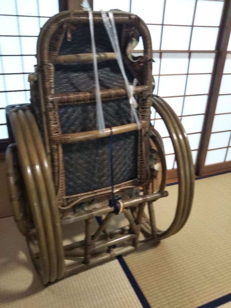 ラタン製リクライニングチェア 花柄シート付き