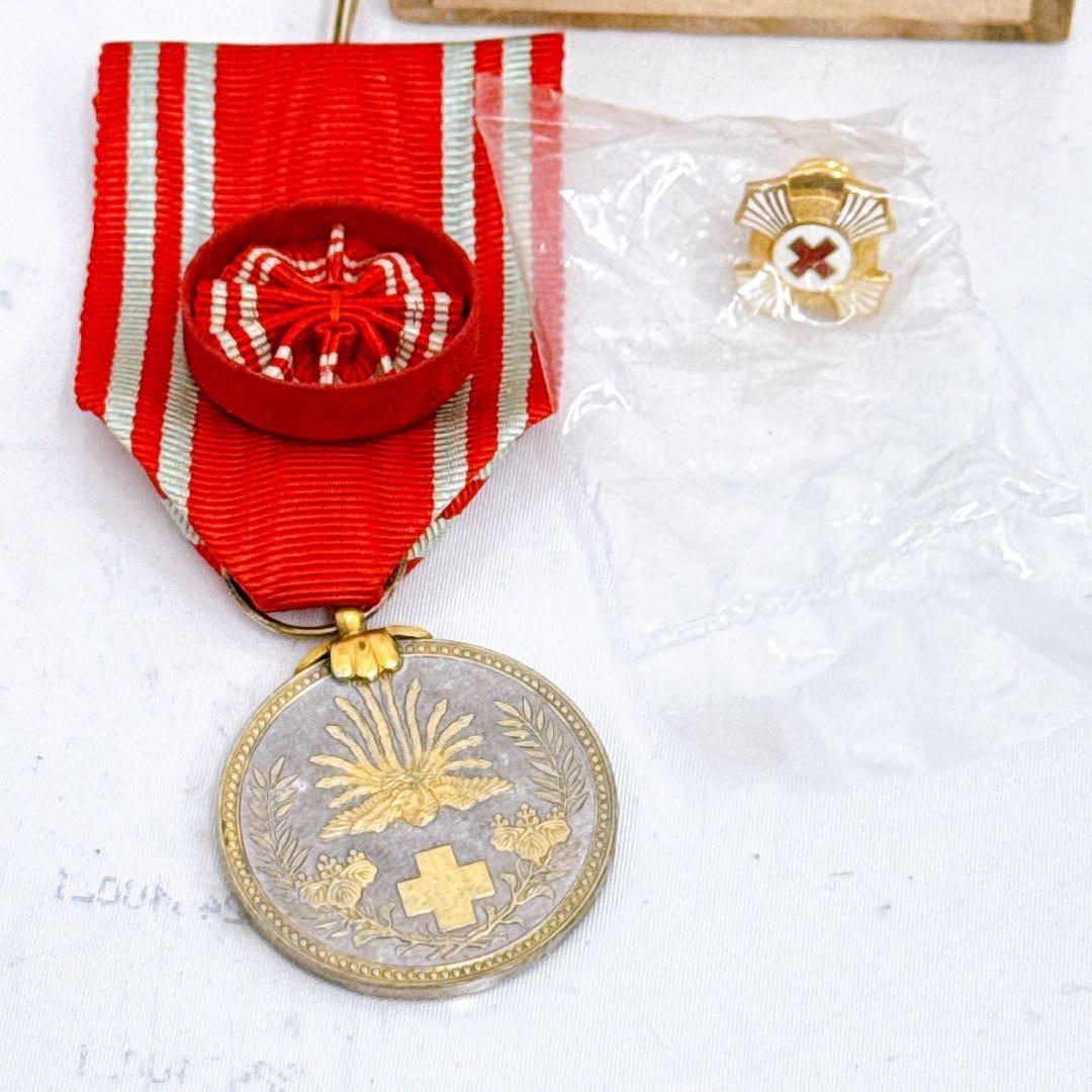 10SAM2 勲章 まとめ 大量 赤十字社 有功章 箱付き有り バッヂ 現状品