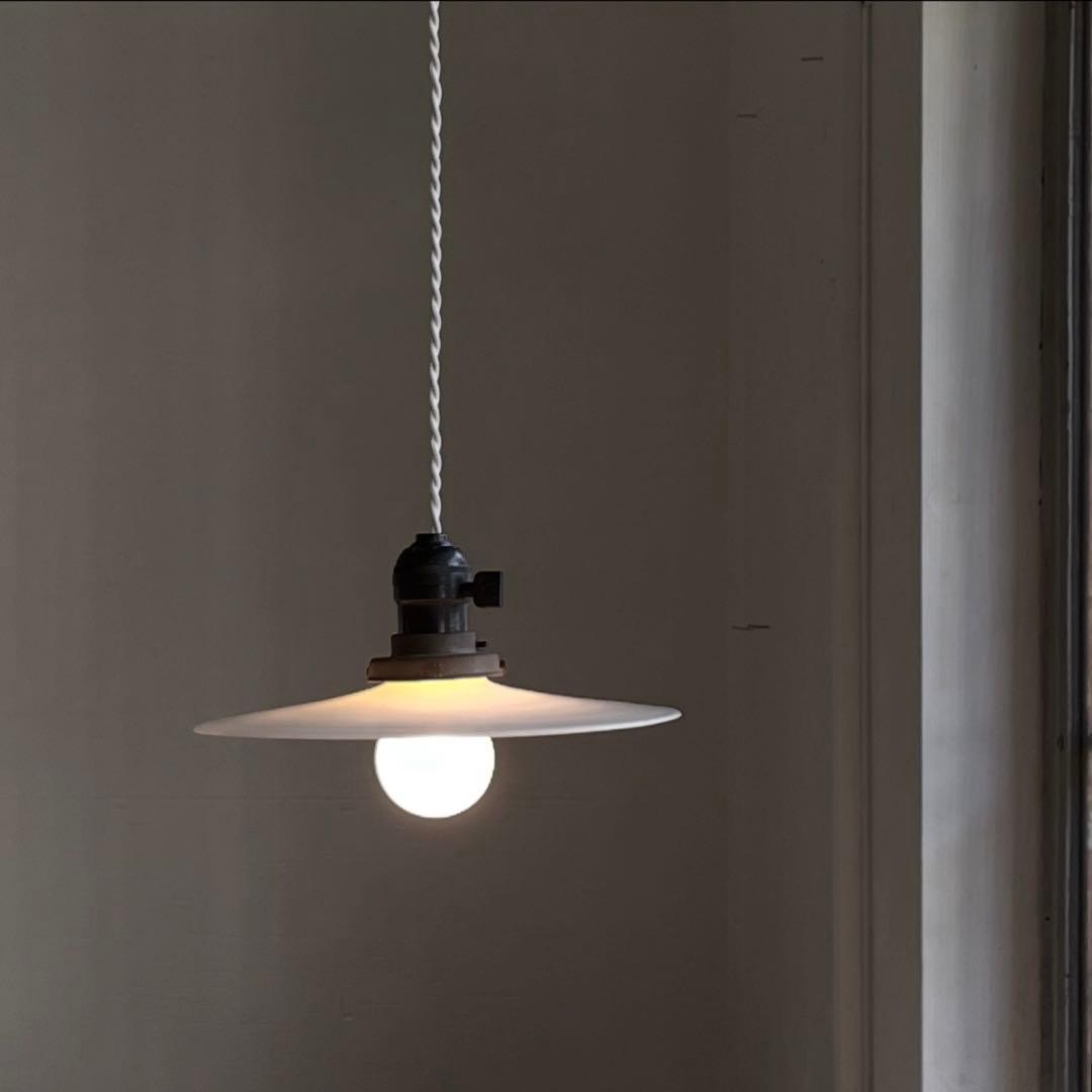 アンティーク　古い乳白ガラスシェードランプ　レトロ　吊り下げ照明　アトリエランプ