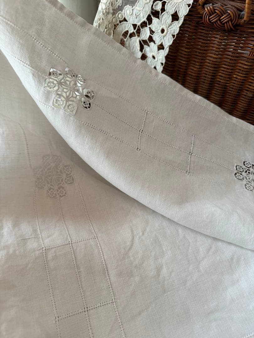 フランスアンティークஐ⋆*ホワイトリネンの素敵な刺繍クロスஐ⋆*