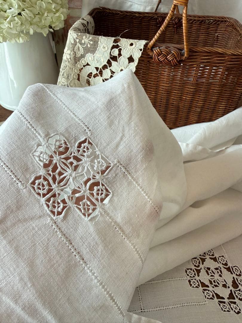 フランスアンティークஐ⋆*ホワイトリネンの素敵な刺繍クロスஐ⋆*
