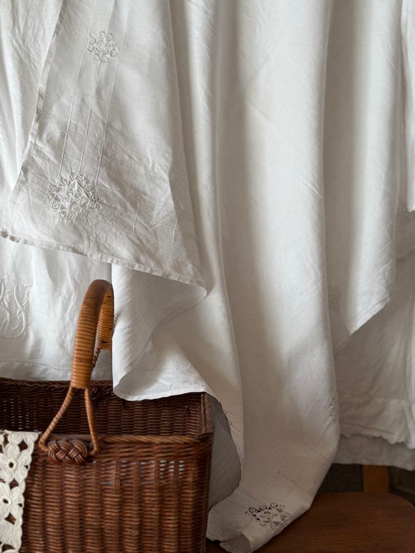 フランスアンティークஐ⋆*ホワイトリネンの素敵な刺繍クロスஐ⋆*