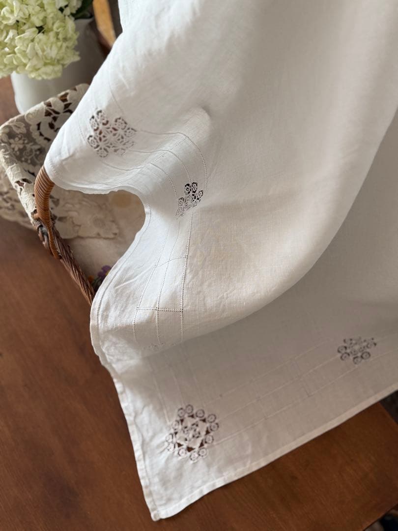 フランスアンティークஐ⋆*ホワイトリネンの素敵な刺繍クロスஐ⋆*