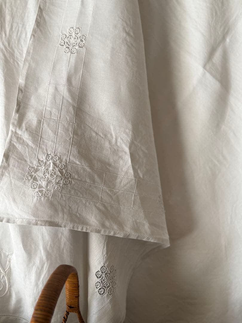 フランスアンティークஐ⋆*ホワイトリネンの素敵な刺繍クロスஐ⋆*