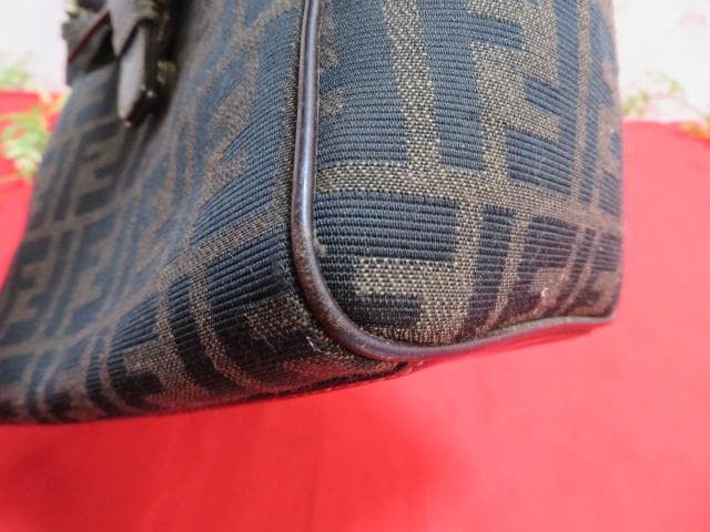 n*u様 6ee1484　FENDIフェンディ　ズッカ柄　セミショルダー