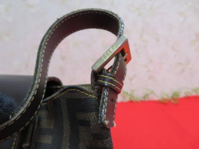 n*u様 6ee1484　FENDIフェンディ　ズッカ柄　セミショルダー