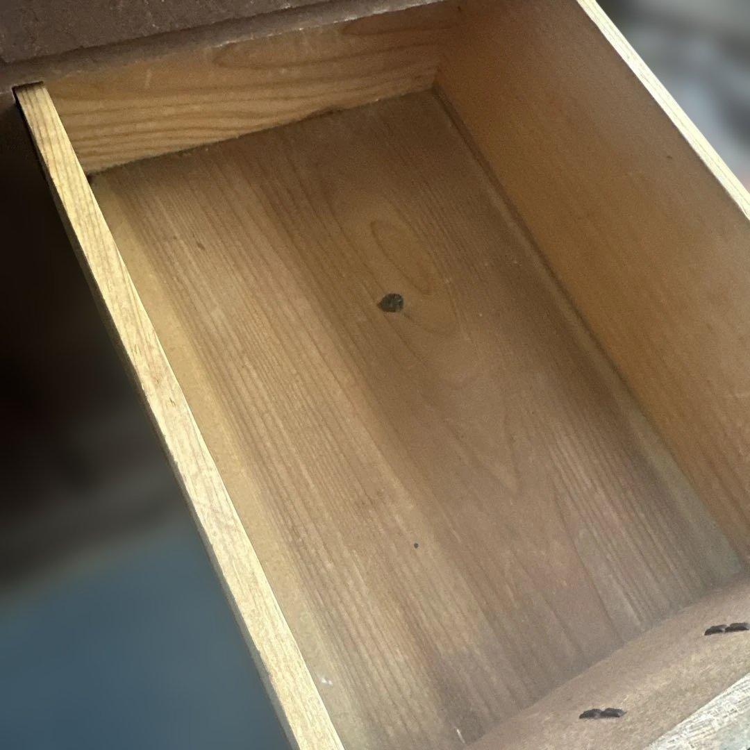 ヴィンテージ　味のある小さめの古い木製タンス 引き出し多数