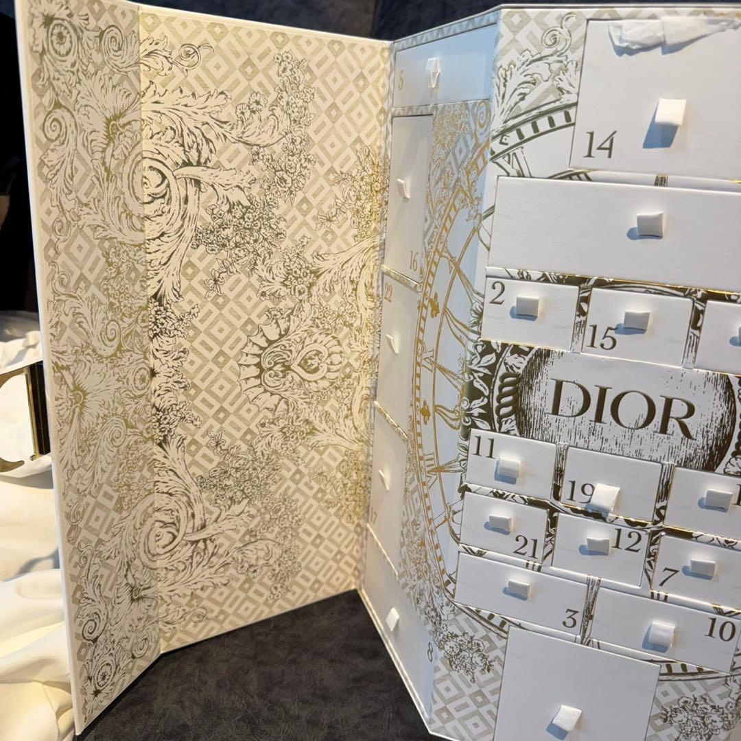 新品　ディオール Dior アドベントカレンダー　コスメ　2024