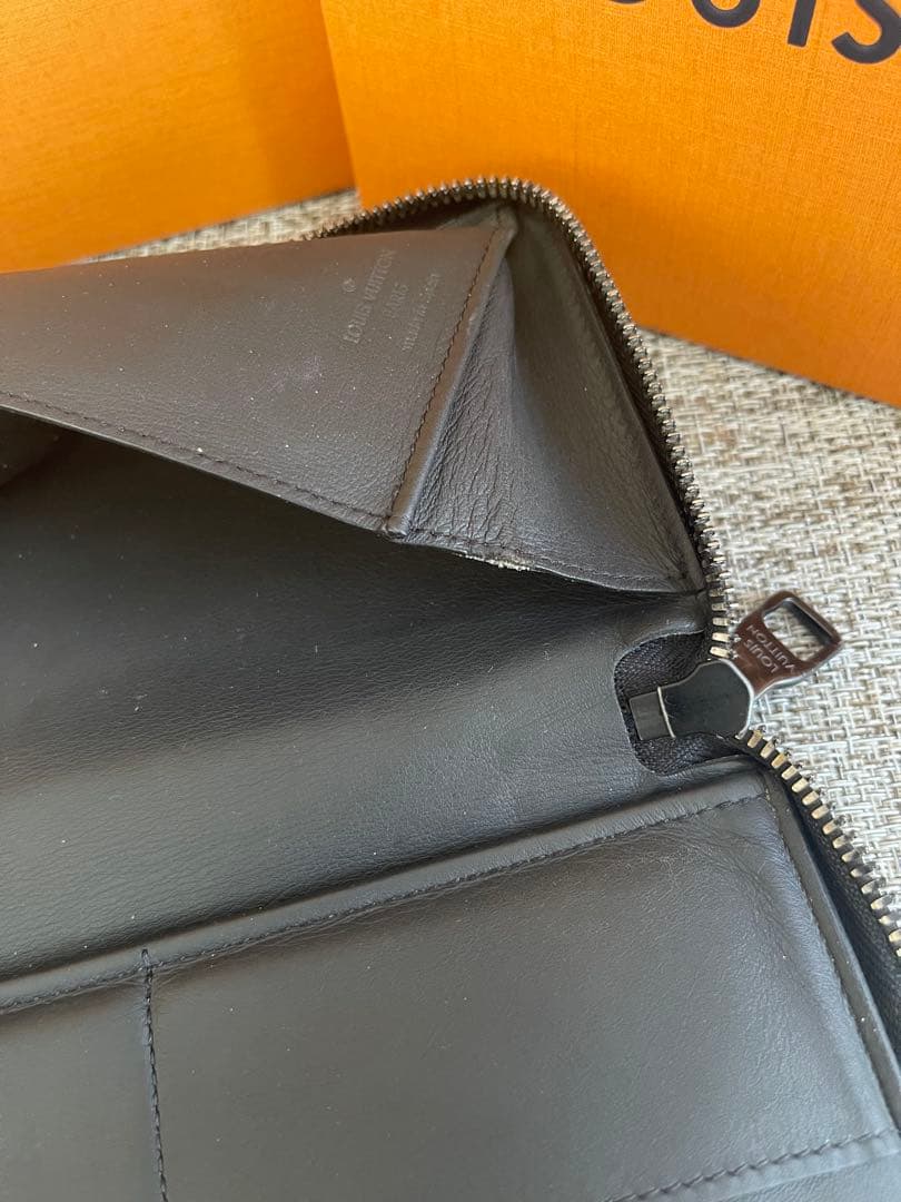 Louis Vuitton ブラックレザー 長財布