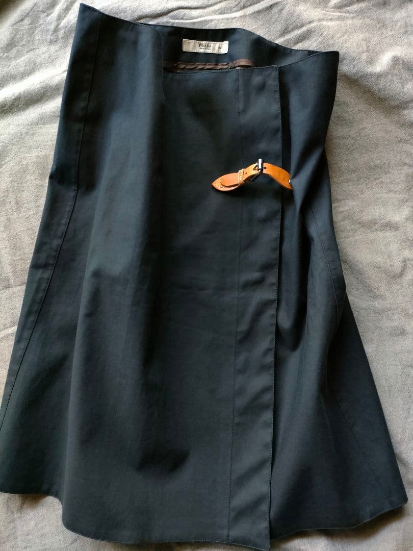 PRADA 黒 ひざ丈スカート