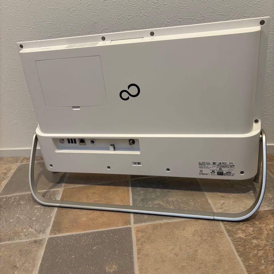 富士通FH77/B1　Core i7-7700　メモリ16GB　SSD480