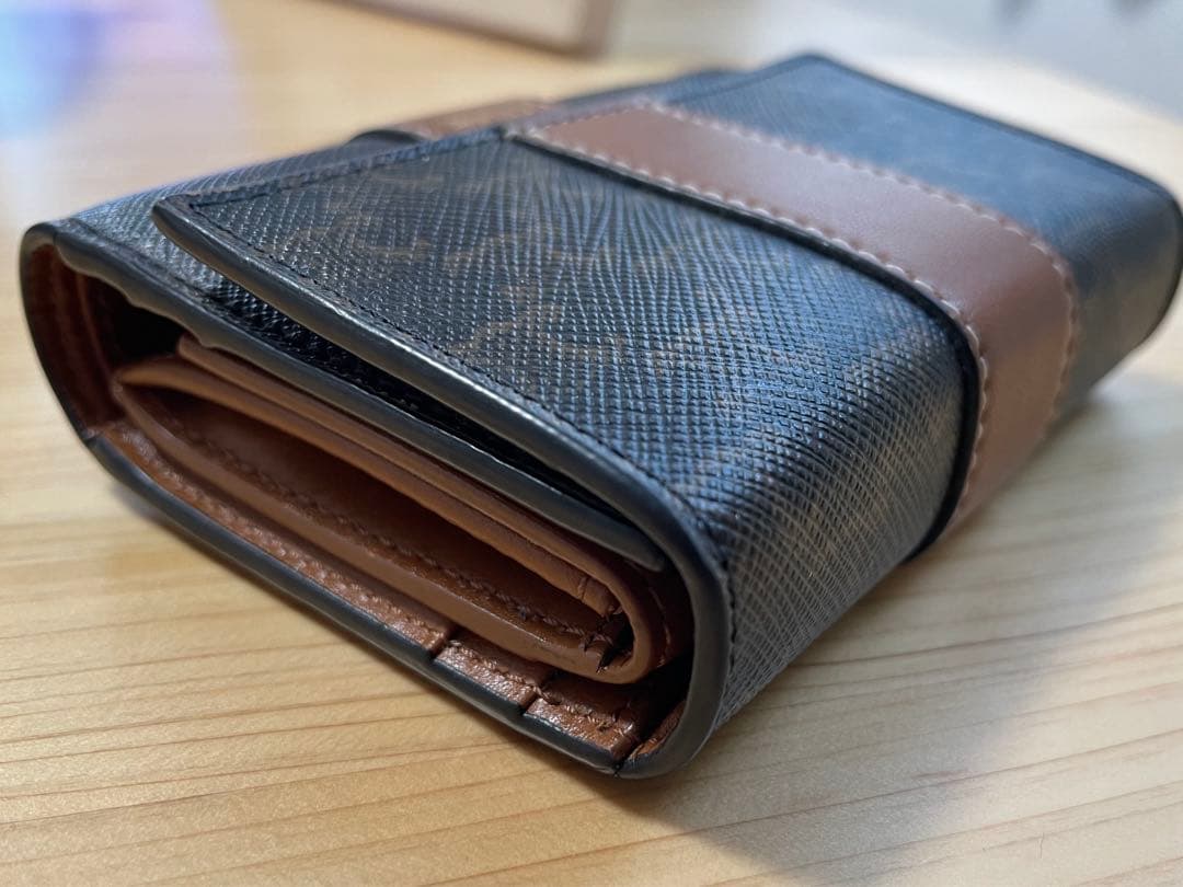 セリーヌ財布　トリンオフキャンバス&ラムスキン