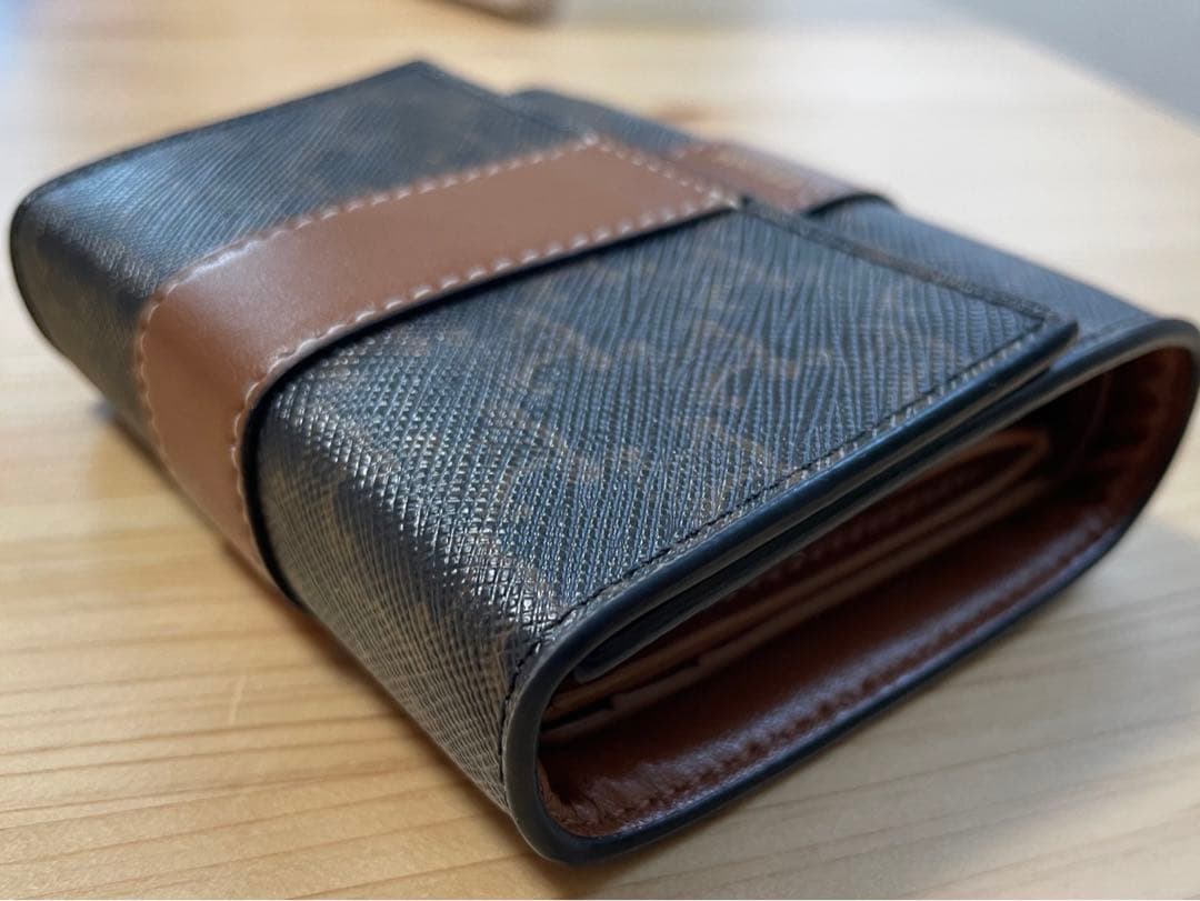 セリーヌ財布　トリンオフキャンバス&ラムスキン
