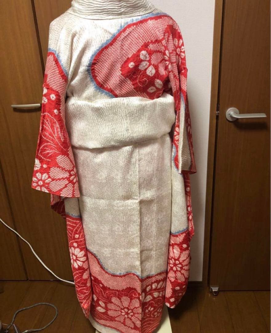 ちー様 希少手絞り」正絹　杢目の総絞り振袖