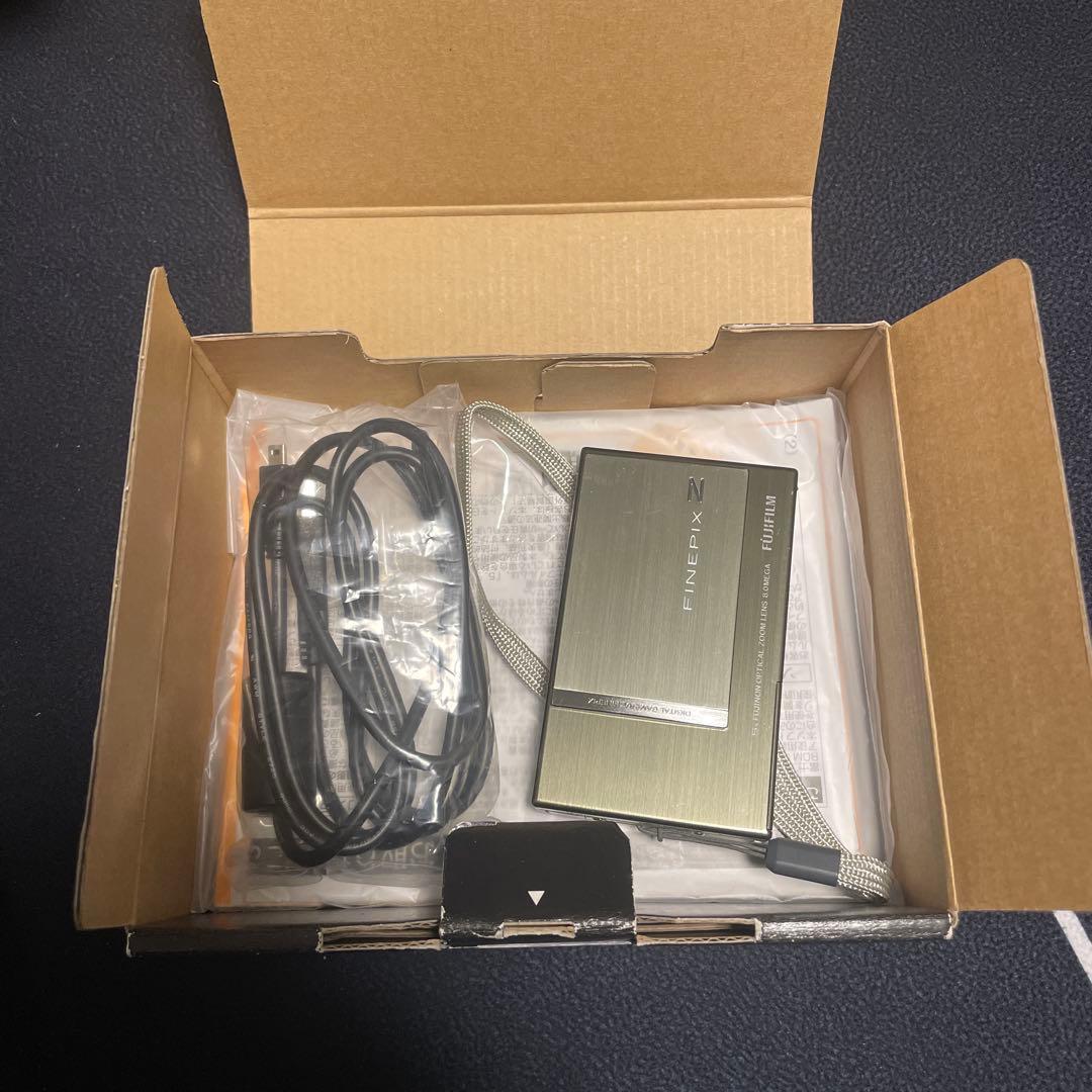 Fujifilm FinePix Z100fd コンパクトデジタルカメラ