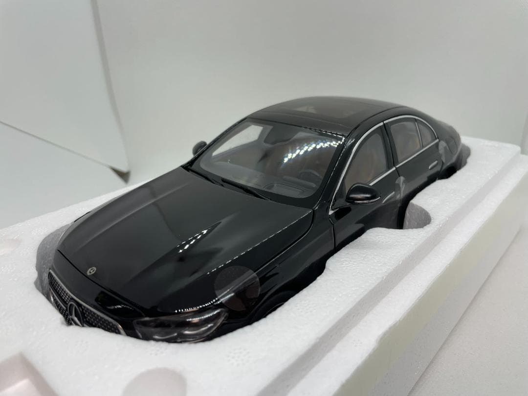 204-020 iScale 1/18 メルセデスベンツ E-Class