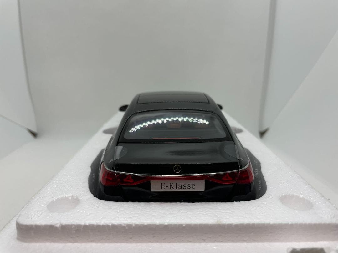 204-020 iScale 1/18 メルセデスベンツ E-Class