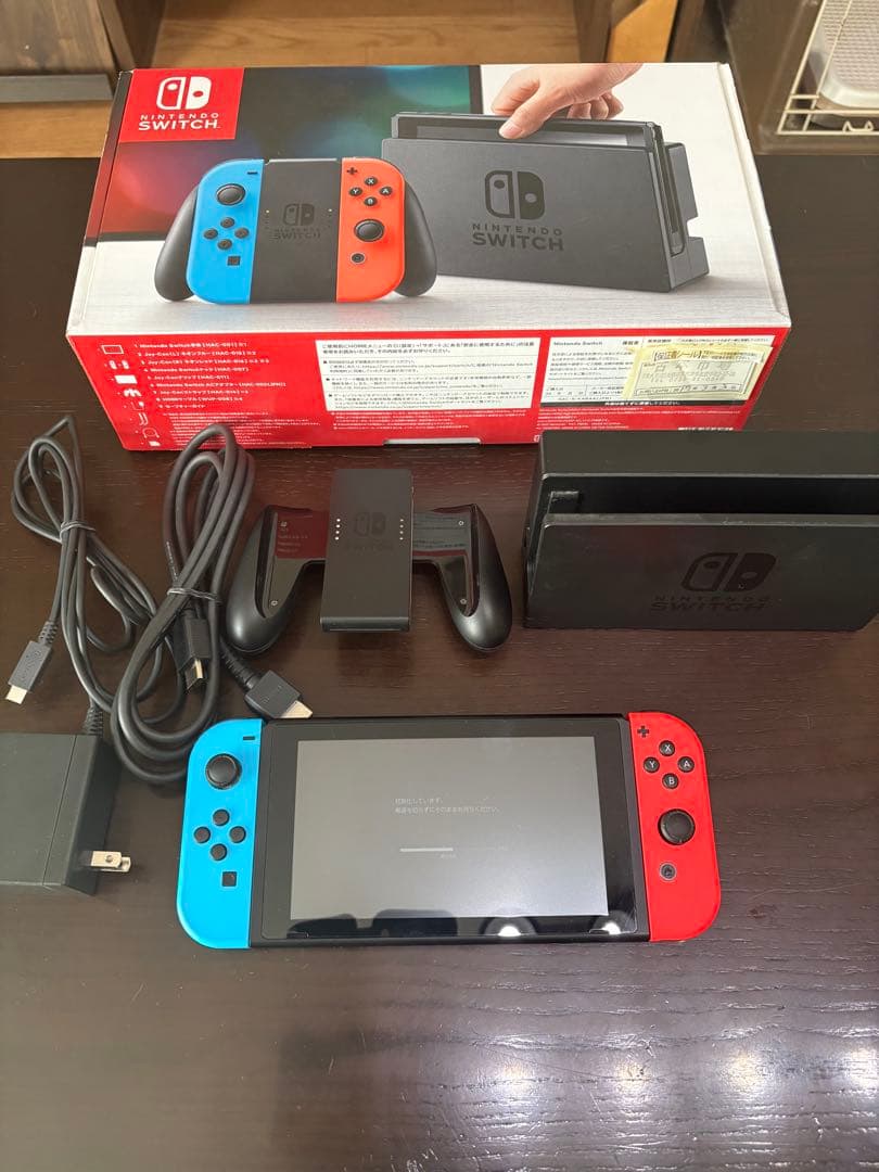 きゅーP　美品・Nintendo Switch 本体 /青 赤