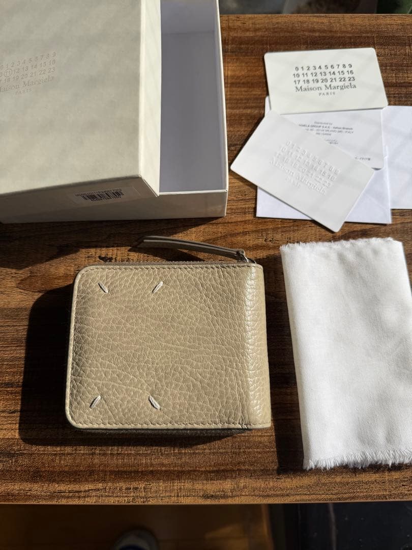 メゾンマルジェラ2つ折り財布