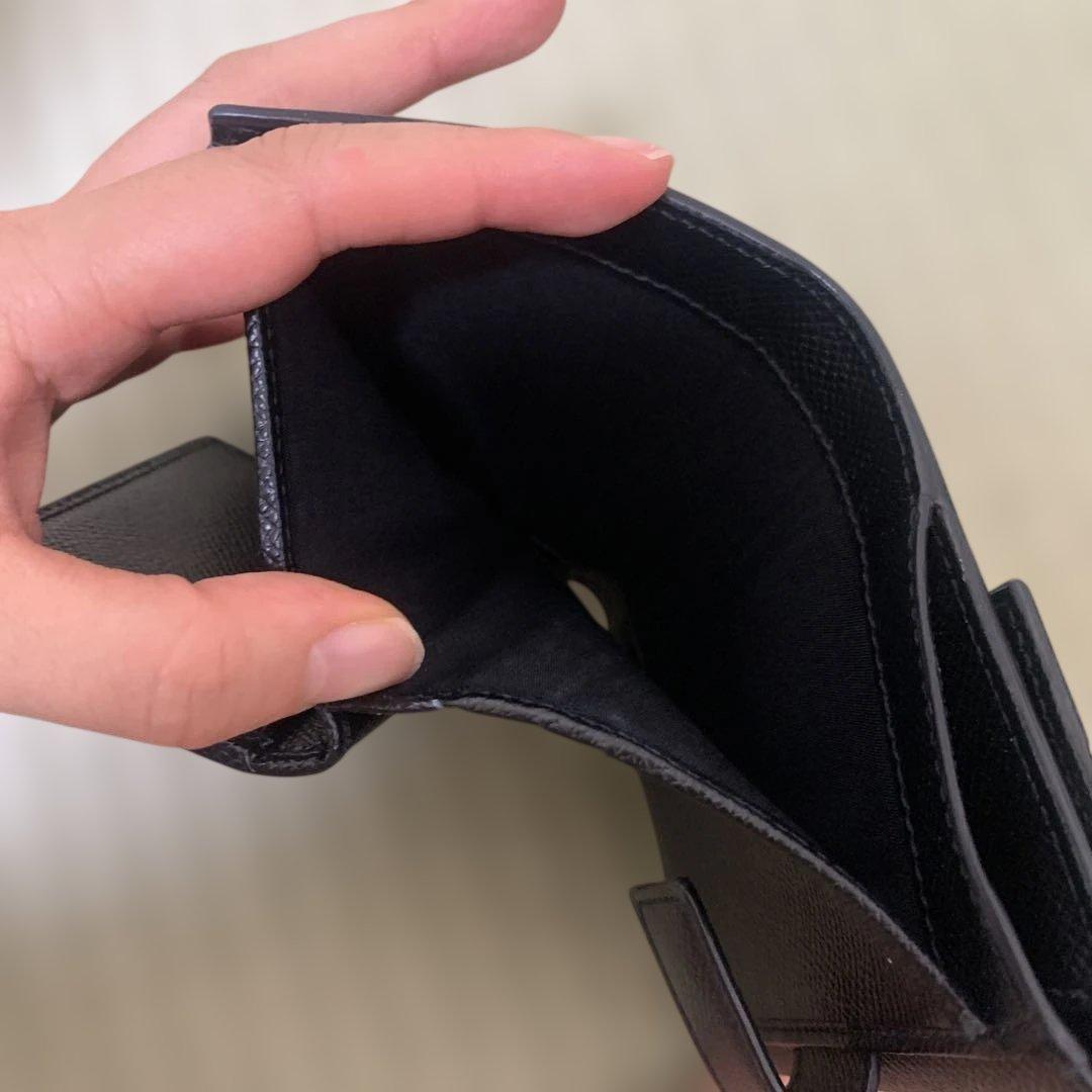 リボン付きブラック二つ折り財布　フェラガモ