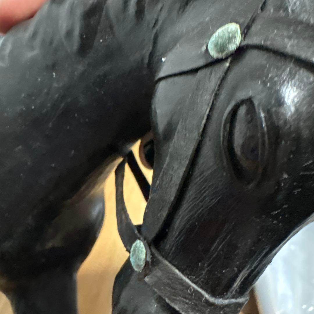 ヴィンテージ　革の黒い馬
