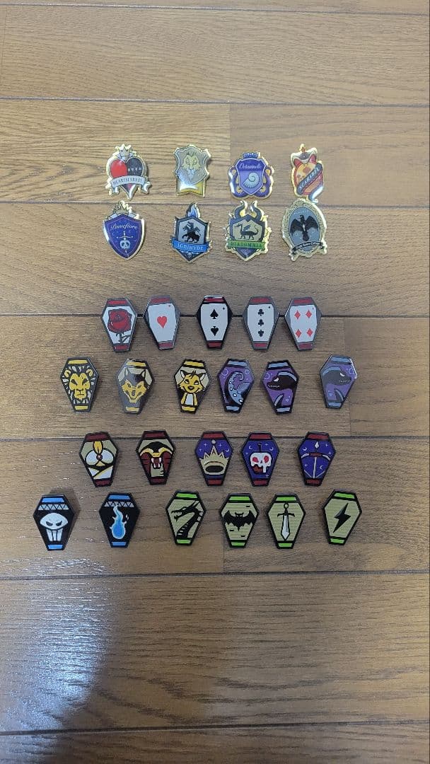 ツイステ　コンプリートセット　廃盤　レア　希少　アイコンピンズ　寮章ピンバッジ