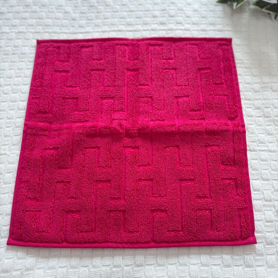 【新品未使用】HERMES エルメス　ステアーズ　ハンドタオル　ギフト　カレ